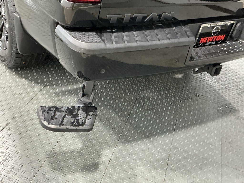 Used 2023 Nissan Titan SV w/ SV Convenience Package image 10