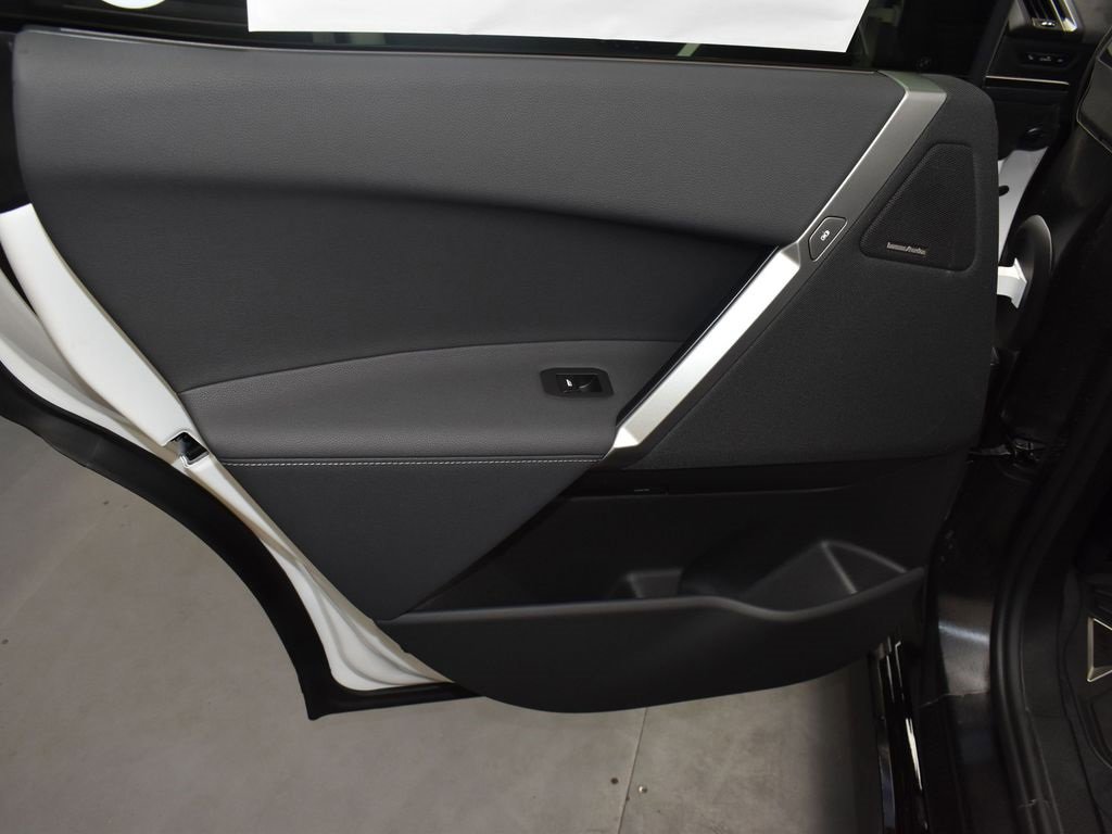 New 2026 BMW iX xDrive60 w/ M Sport Package image 18