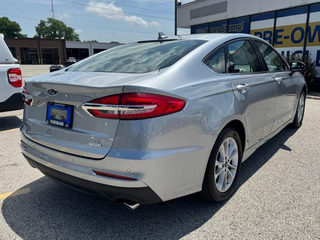 Used 2020 Ford Fusion SE FWD image 3