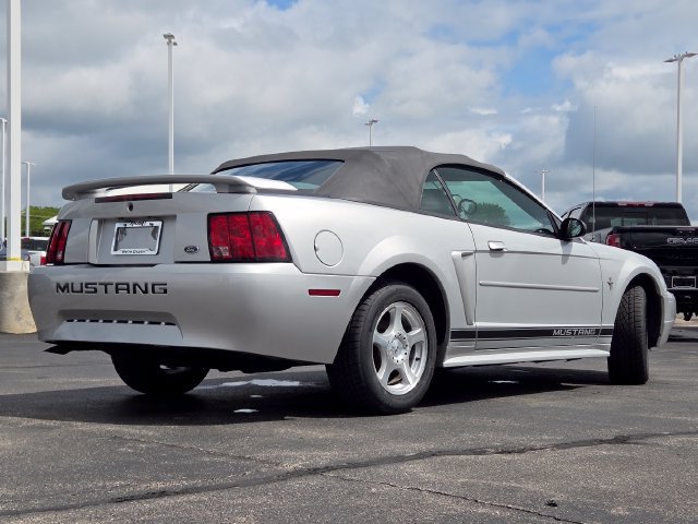 Used 2003 Ford Mustang Convertible RWD image 10