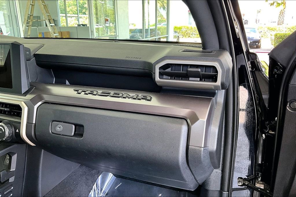 Certified 2025 Toyota Tacoma TRD Off-Road AWD/4WD image 27