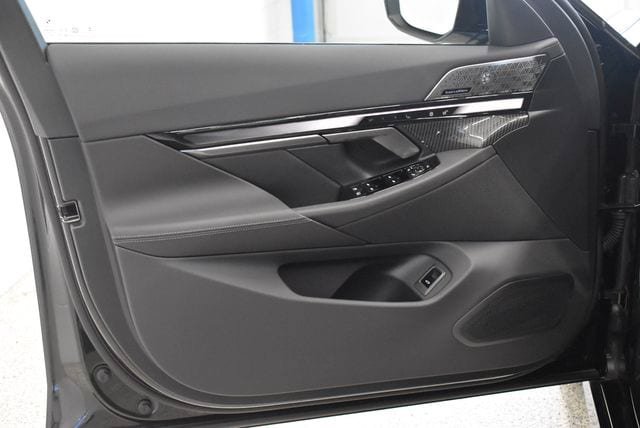 New 2027 BMW 550e xDrive w/ Executive Package AWD/4WD image 20