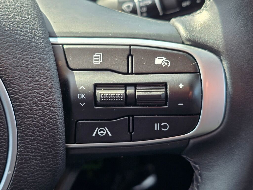 Used 2025 Kia Sportage EX FWD image 28