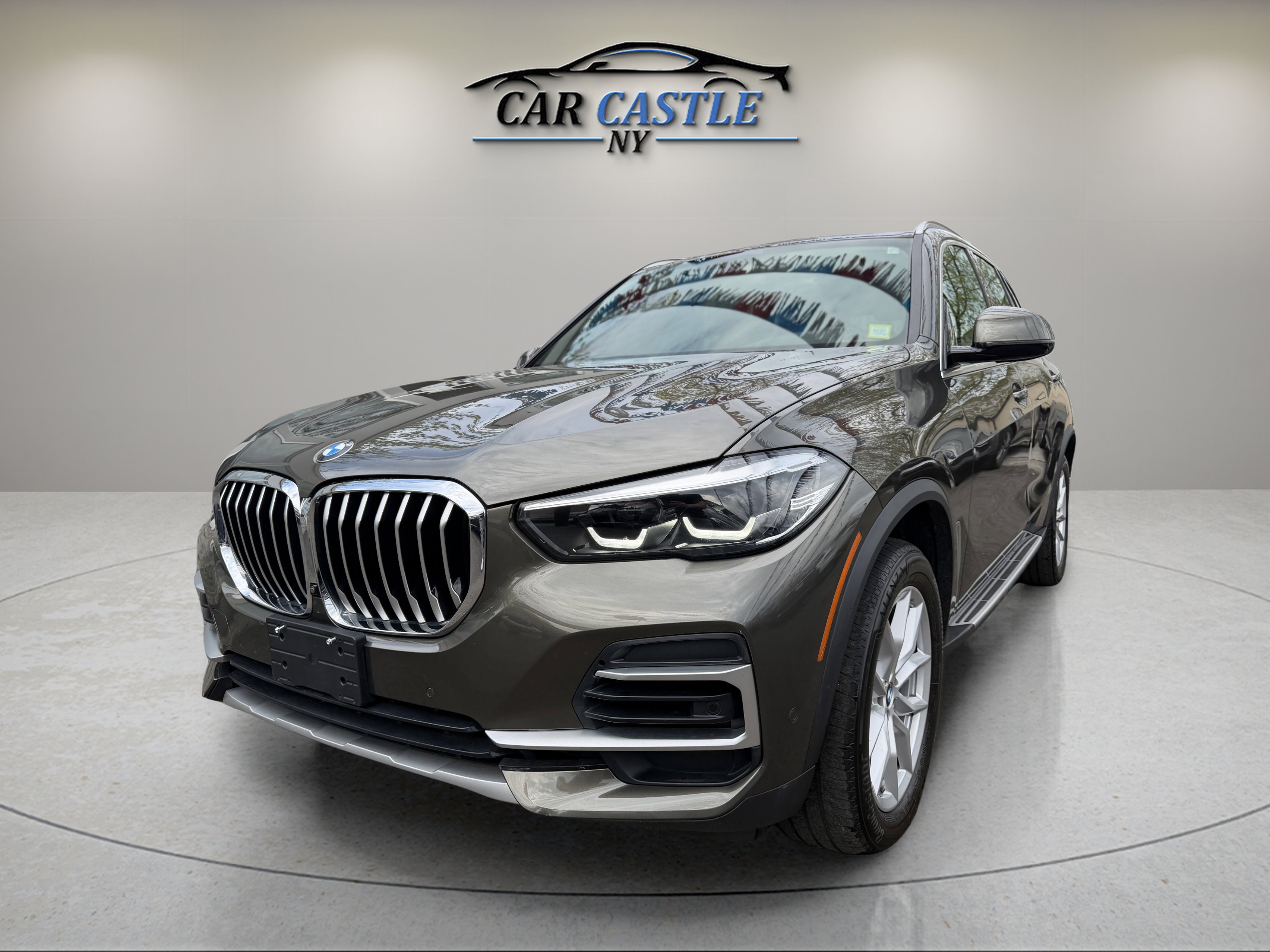 Used 2022 BMW X5 xDrive40i w/ Premium Package AWD/4WD image 2