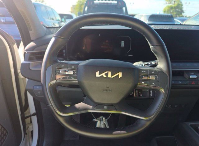 Certified 2024 Kia EV9 Light Long Range RWD image 9