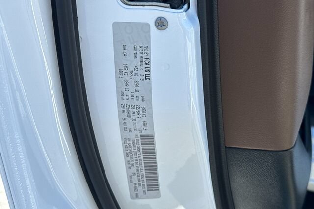 Used 2019 Chrysler Pacifica Limited w/ Advanced Safetytec Group FWD image 28
