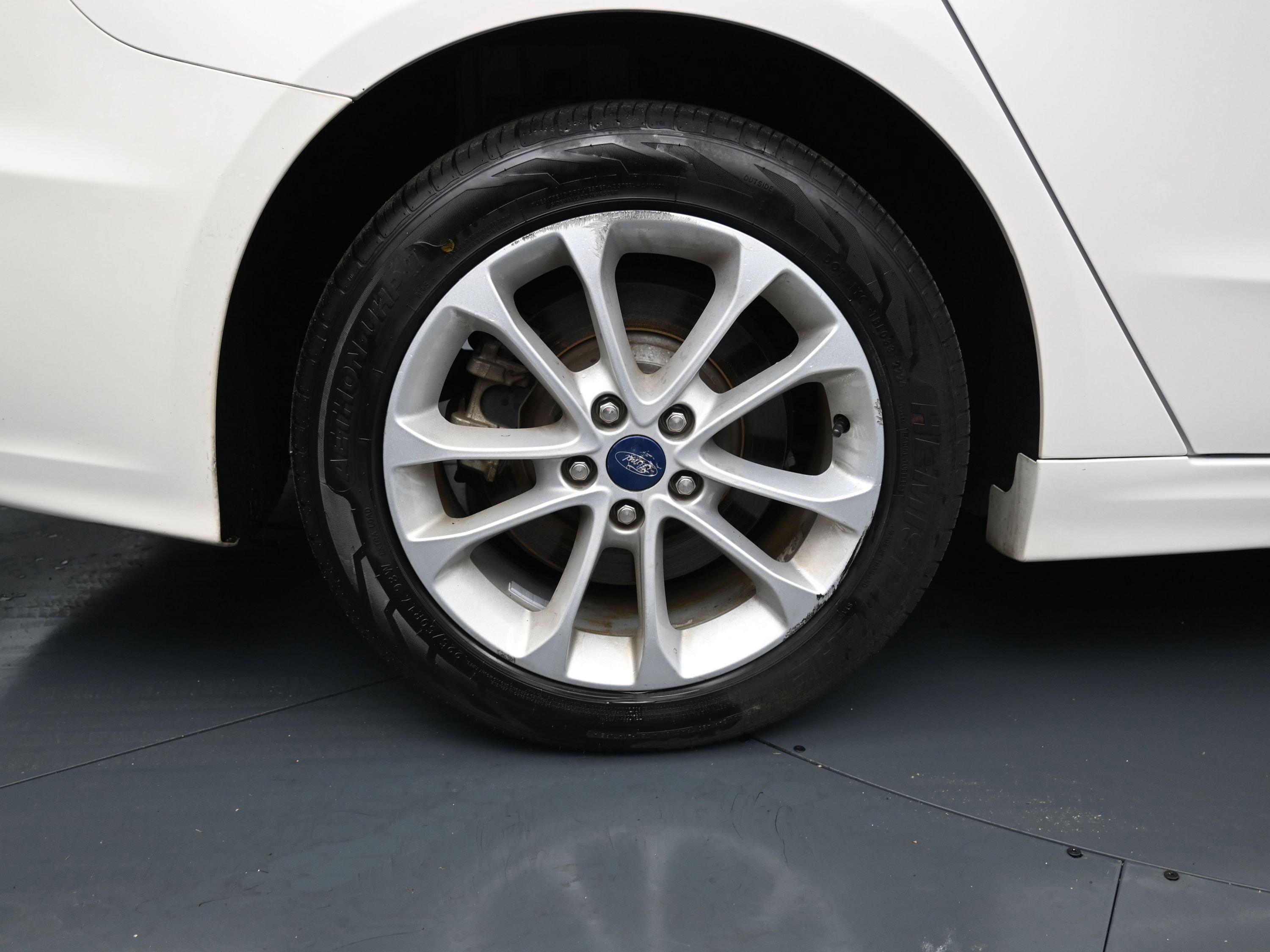 Used 2020 Ford Fusion Energi Titanium FWD image 9