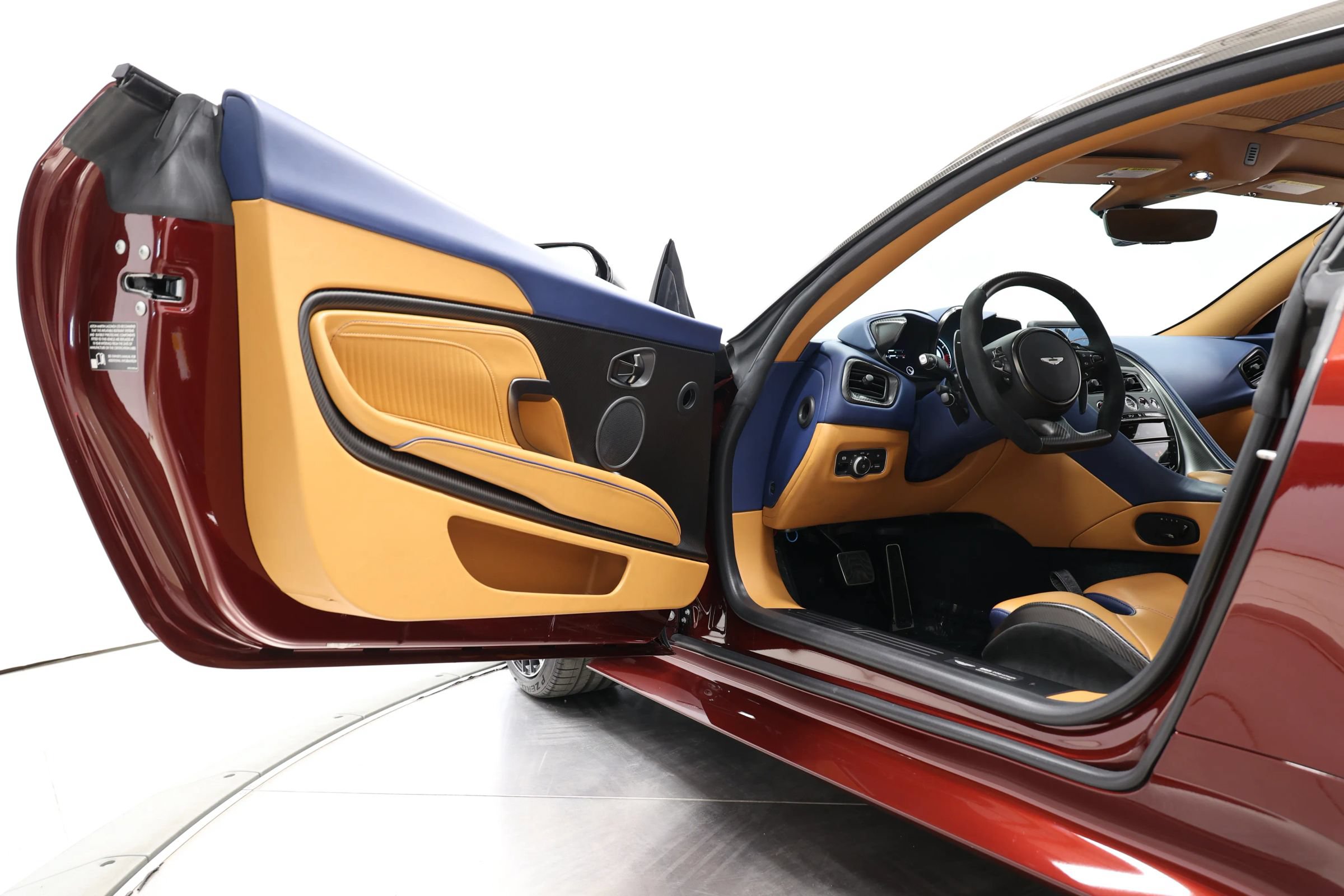 Used 2023 Aston Martin DBS Coupe RWD image 17