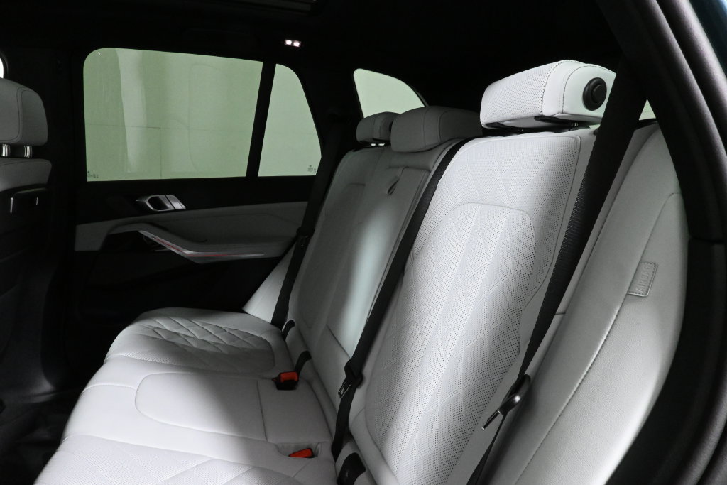 Used 2026 BMW X5 xDrive40i AWD/4WD image 4