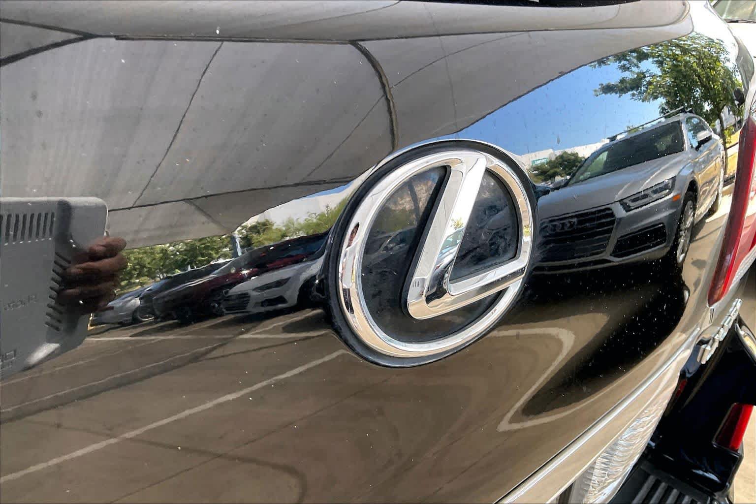 Used 2015 Lexus LX 570 4WD image 31