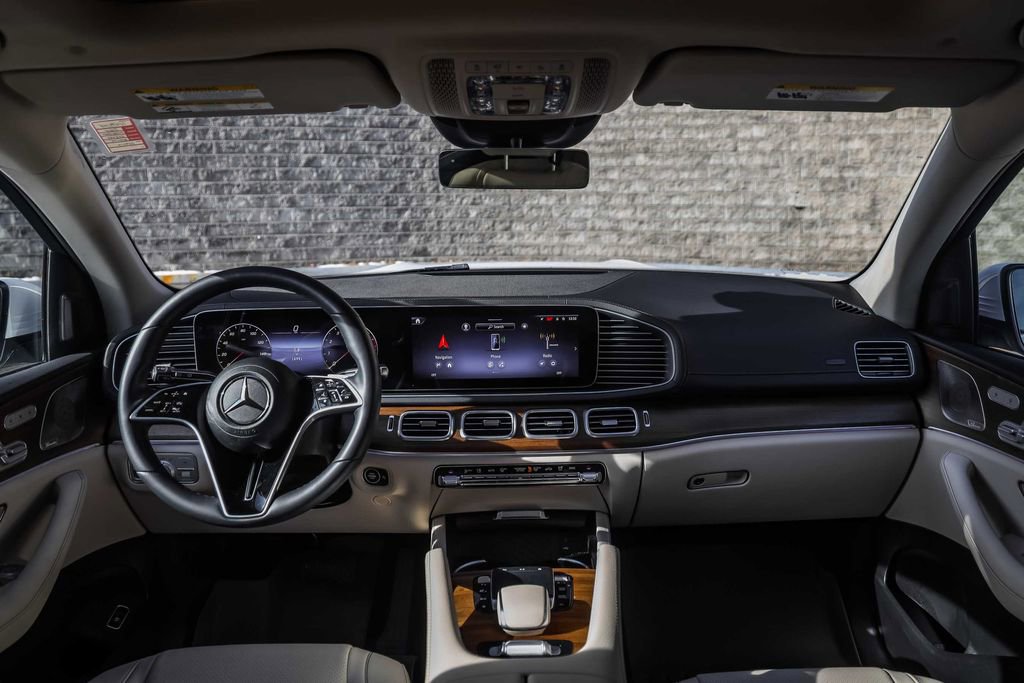 Used 2024 Mercedes-Benz GLS 450 4MATIC image 24