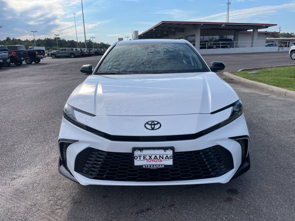 New 2026 Toyota Camry Hybrid FWD image 2