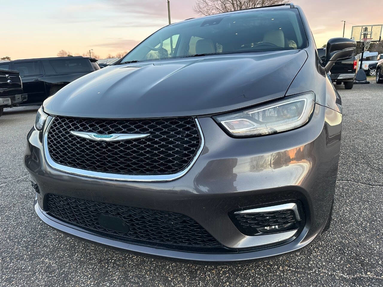 Used 2021 Chrysler Pacifica Touring-L FWD image 14