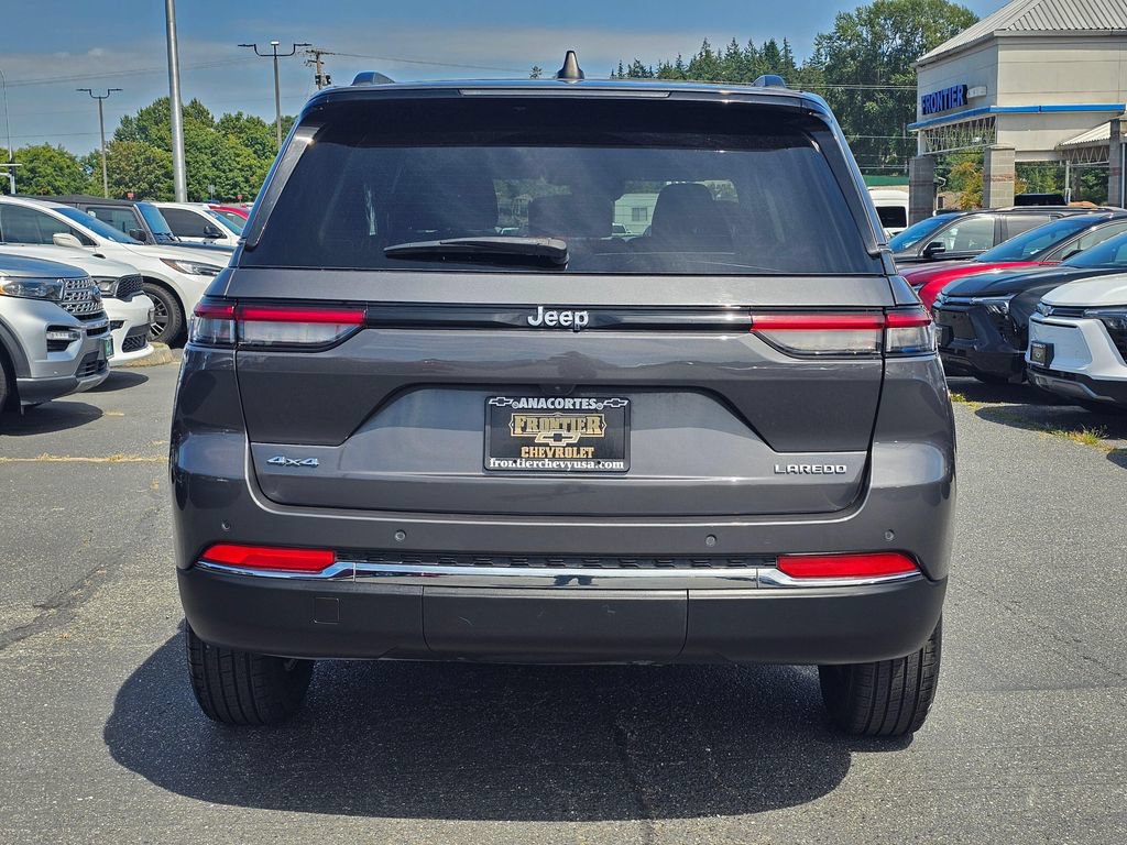 Used 2024 Jeep Grand Cherokee Laredo AWD/4WD image 4