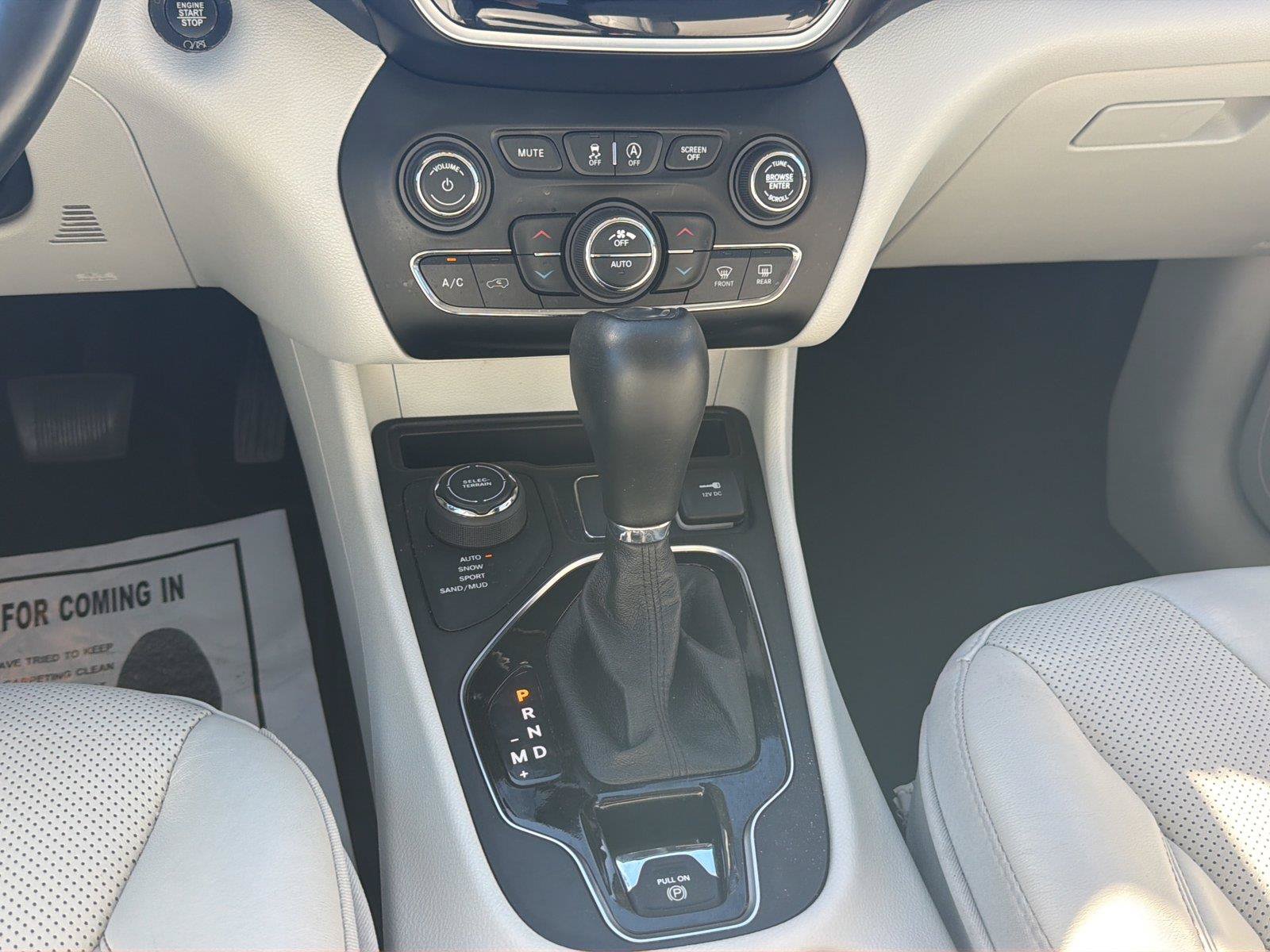 Used 2021 Jeep Cherokee Limited AWD/4WD image 13