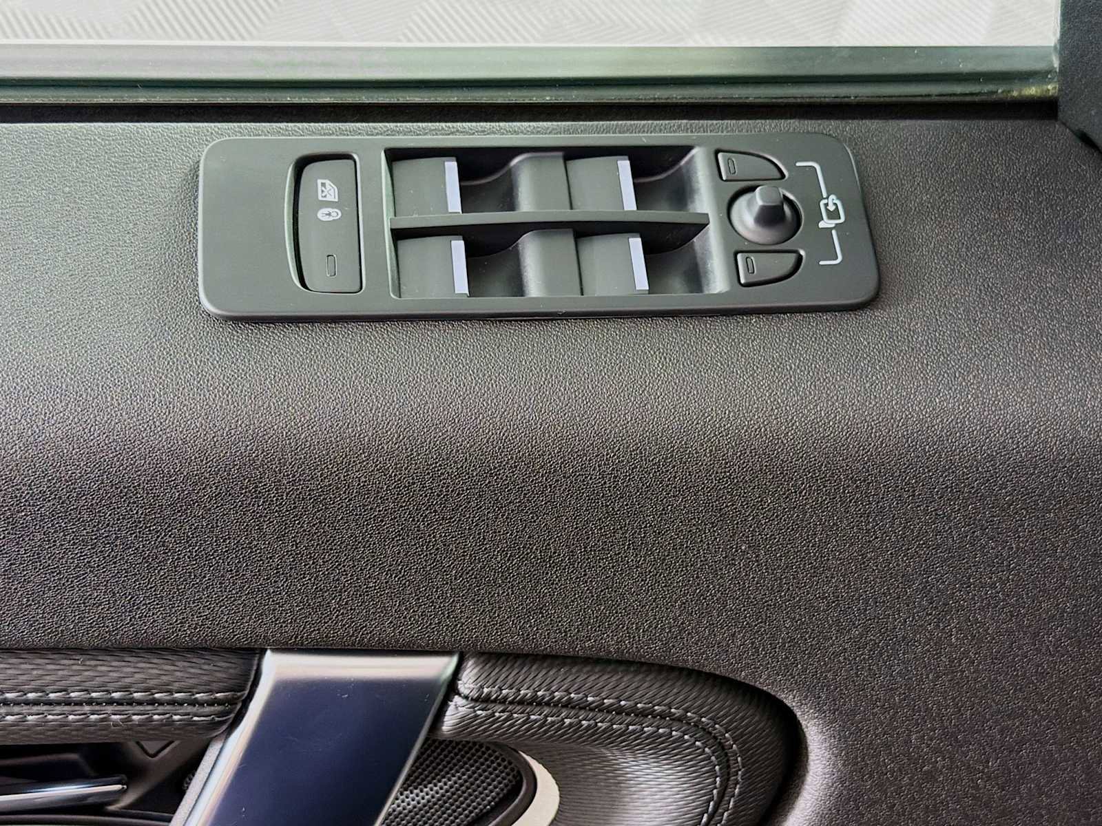 Used 2024 Land Rover Discovery Sport Dynamic SE image 19