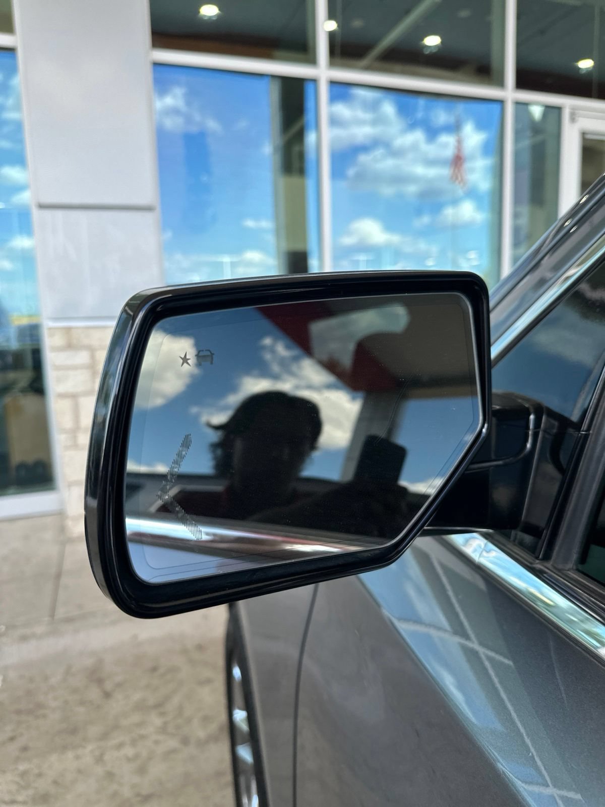 Used 2018 GMC Yukon SLT w/ Premium Edition RWD image 6