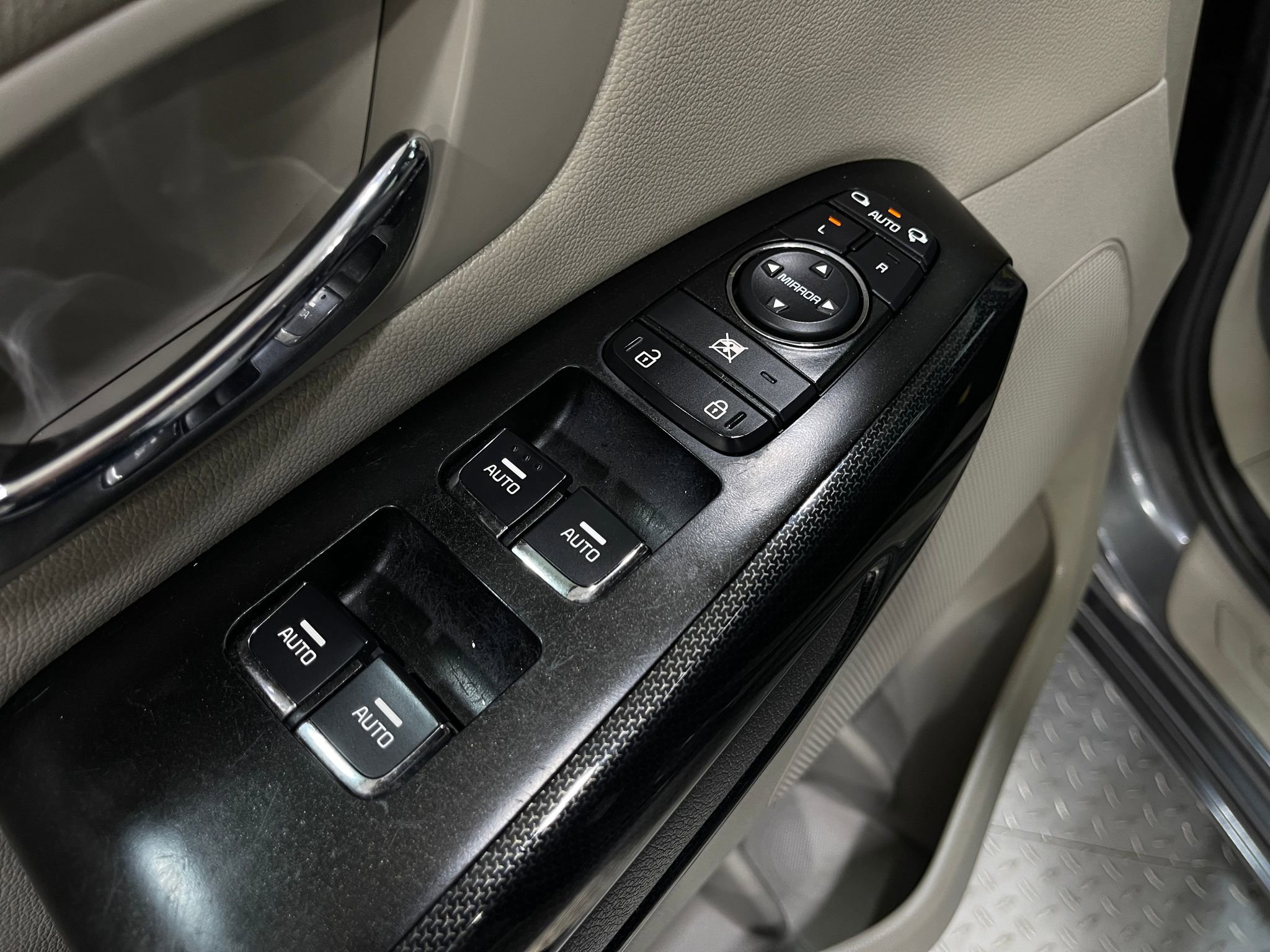 Used 2017 Kia Sedona EX image 15