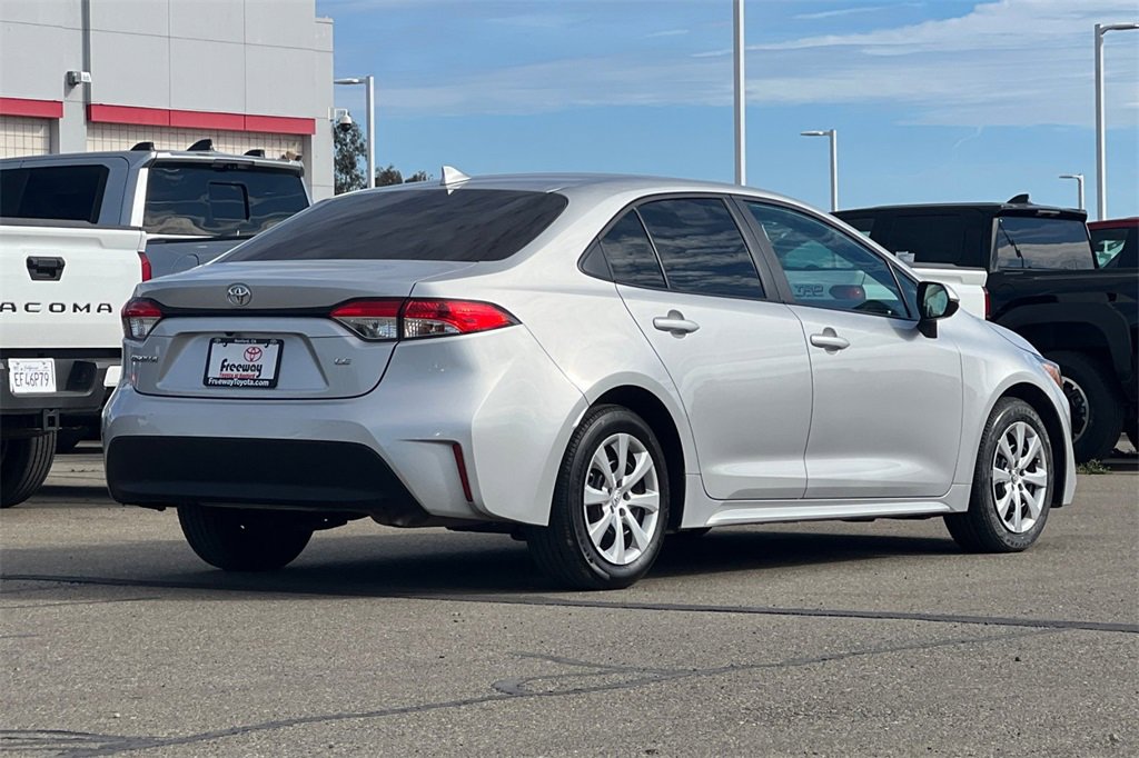 Certified 2025 Toyota Corolla LE image 5