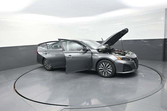 Used 2024 Nissan Altima 2.5 SV image 32