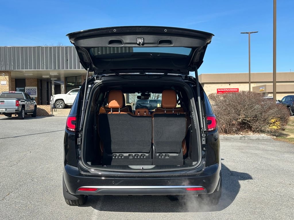 New 2026 Chrysler Pacifica Pinnacle image 7