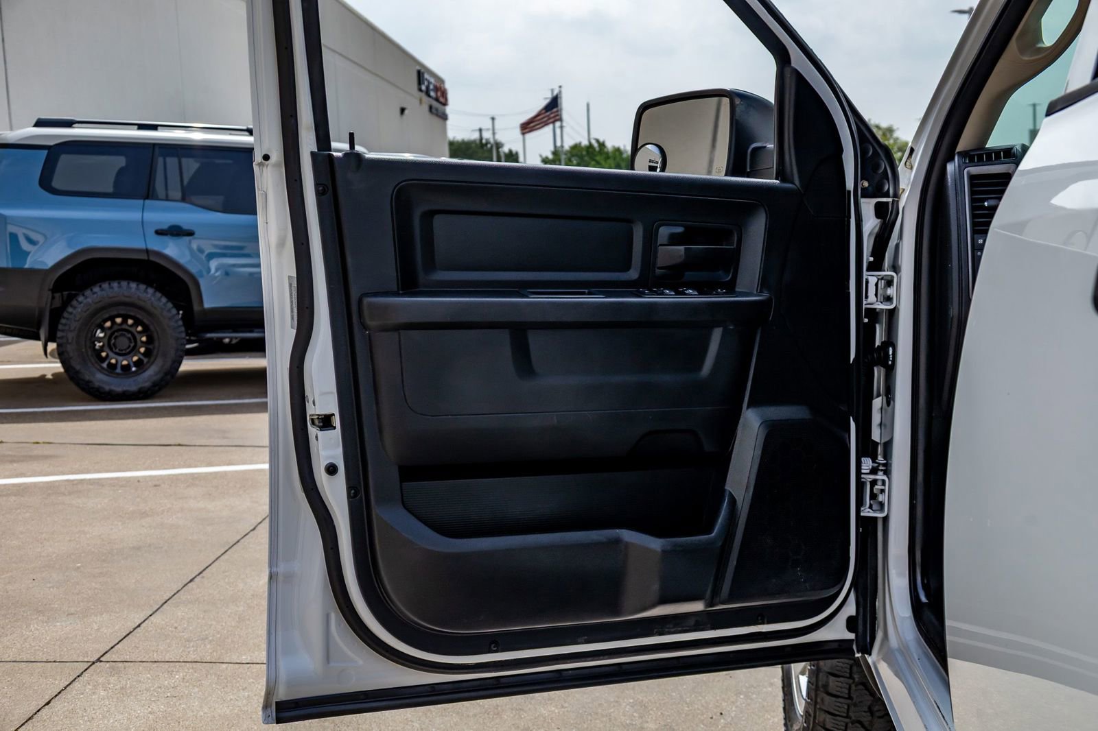 Used 2017 RAM 1500 Express RWD image 32