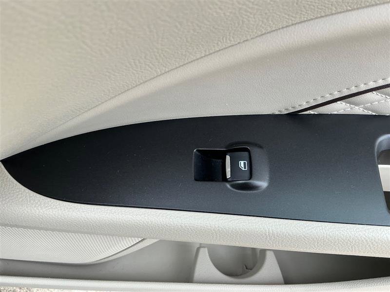 Used 2017 Ford Fusion Platinum image 31