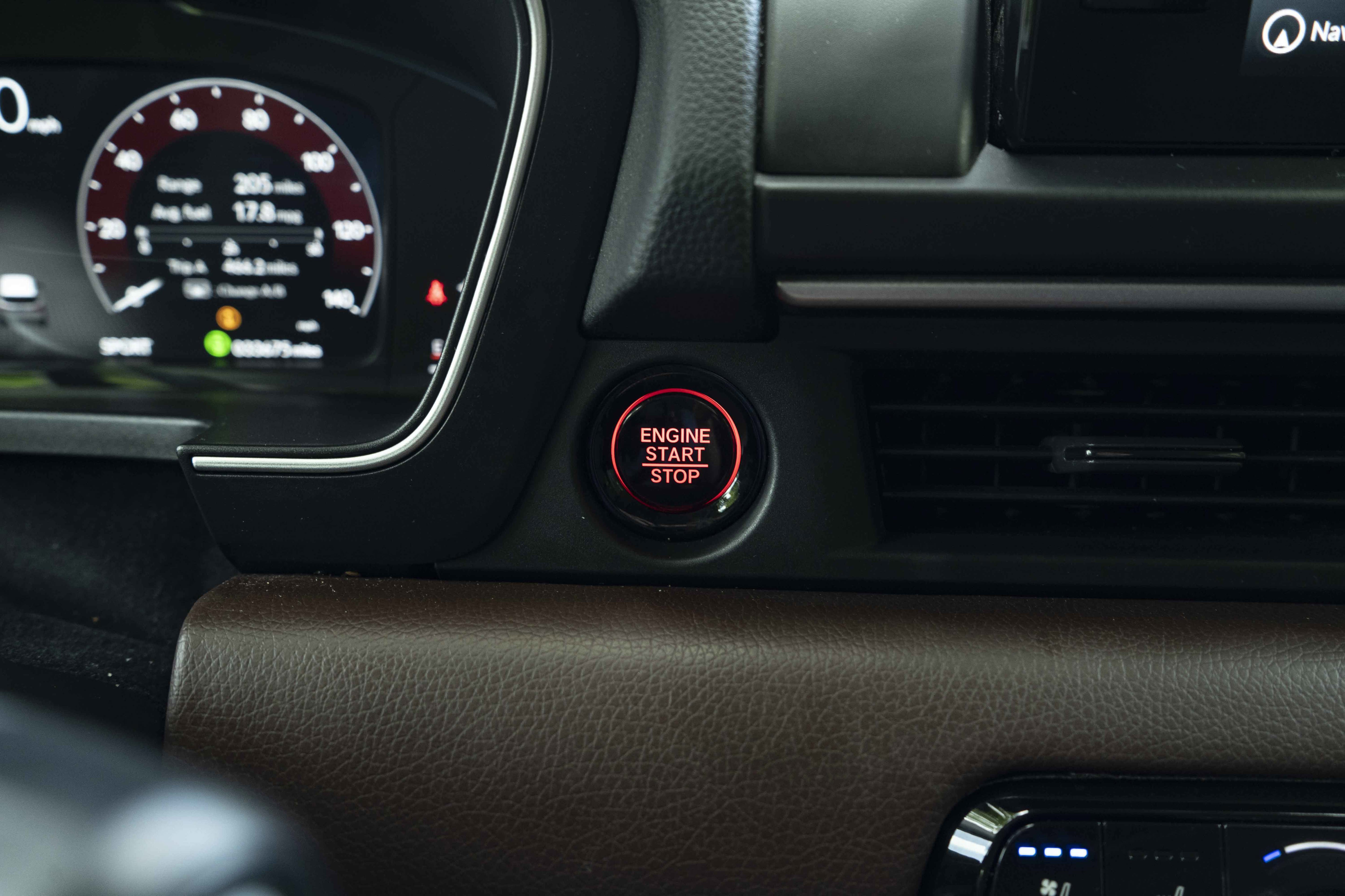 Used 2025 Honda Pilot Elite image 34