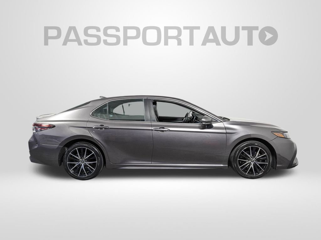 Used 2022 Toyota Camry SE image 7