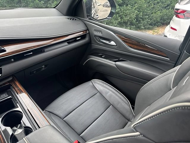 Used 2023 Cadillac Escalade Premium Luxury AWD/4WD image 17