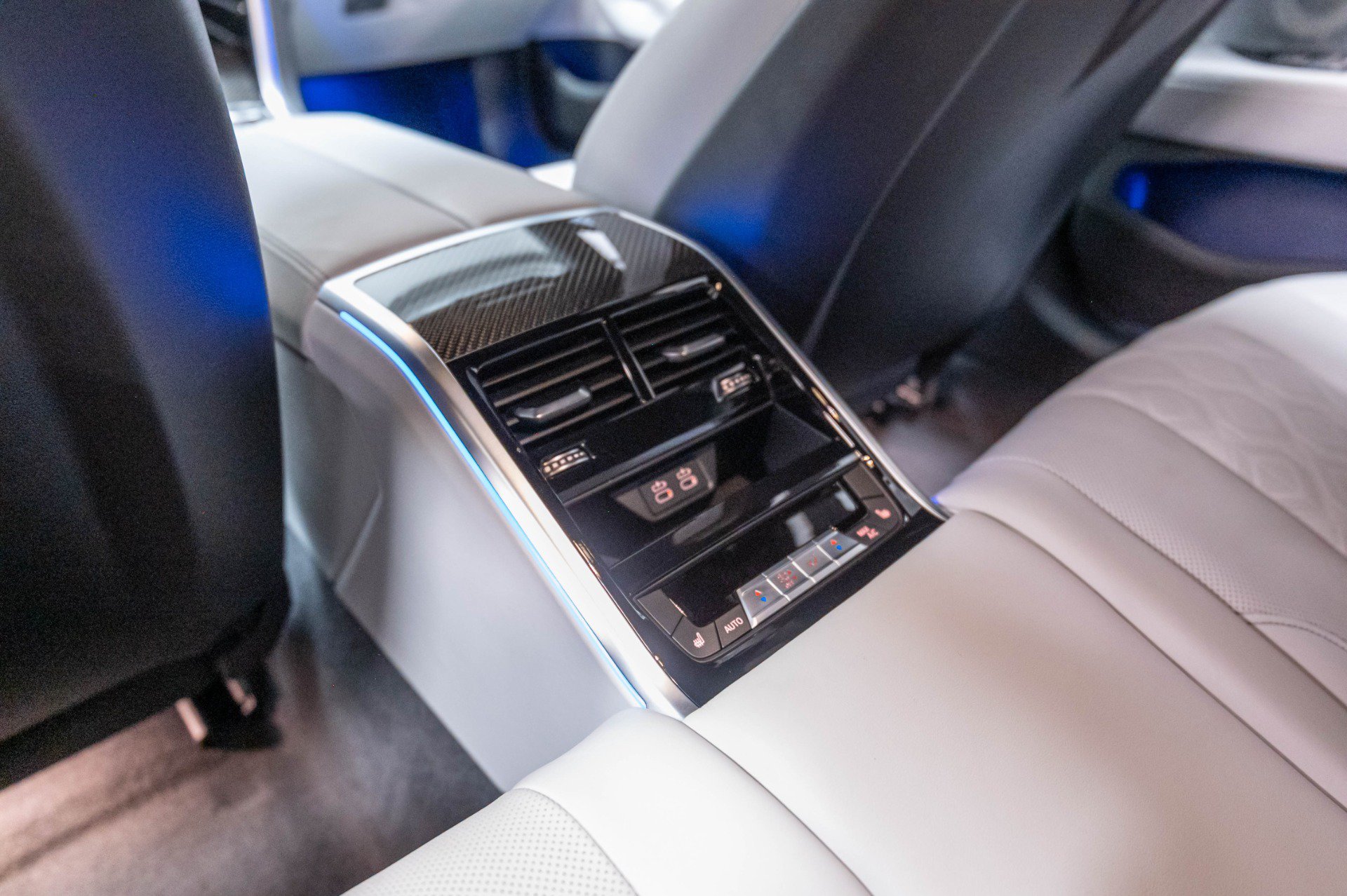 Used 2022 BMW M8 Gran Coupe xDrive Competition w/ M Carbon Exterior Package AWD/4WD image 30