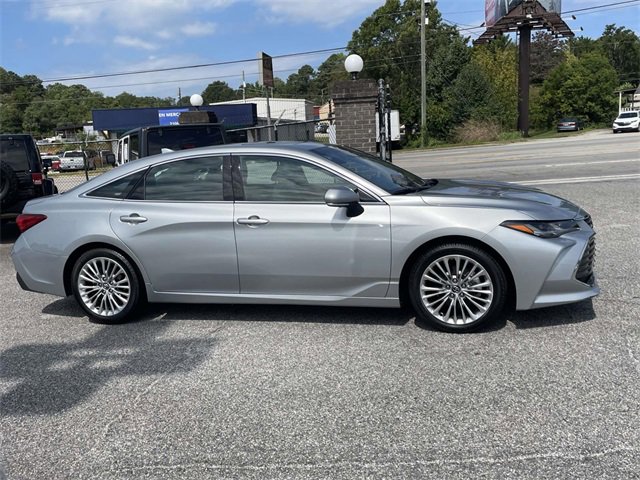 Used 2020 Toyota Avalon Limited image 2