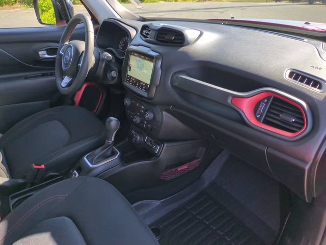 Used 2023 Jeep Renegade Trailhawk AWD/4WD image 34