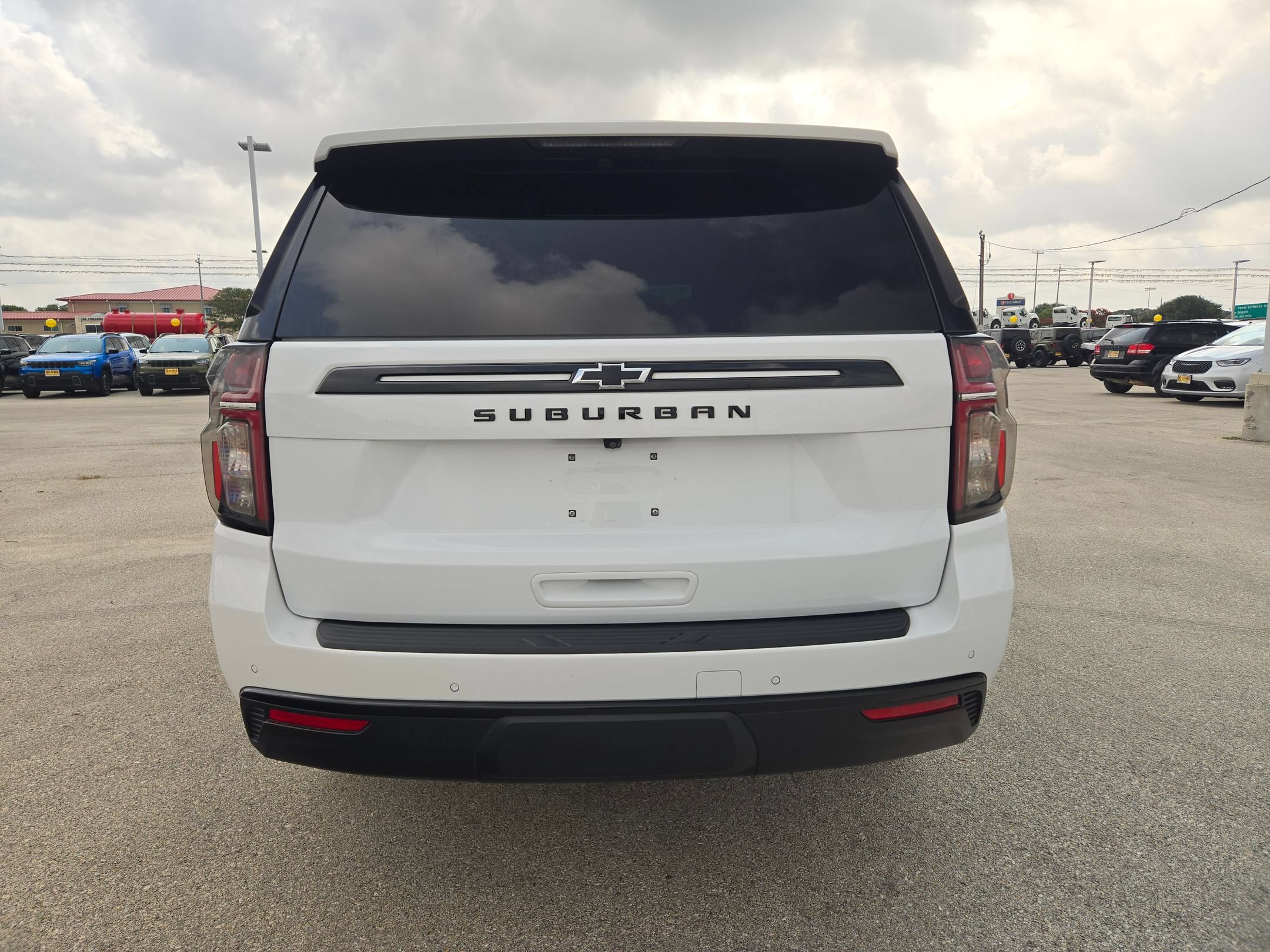 Used 2023 Chevrolet Suburban Z71 w/ Luxury Package AWD/4WD image 4