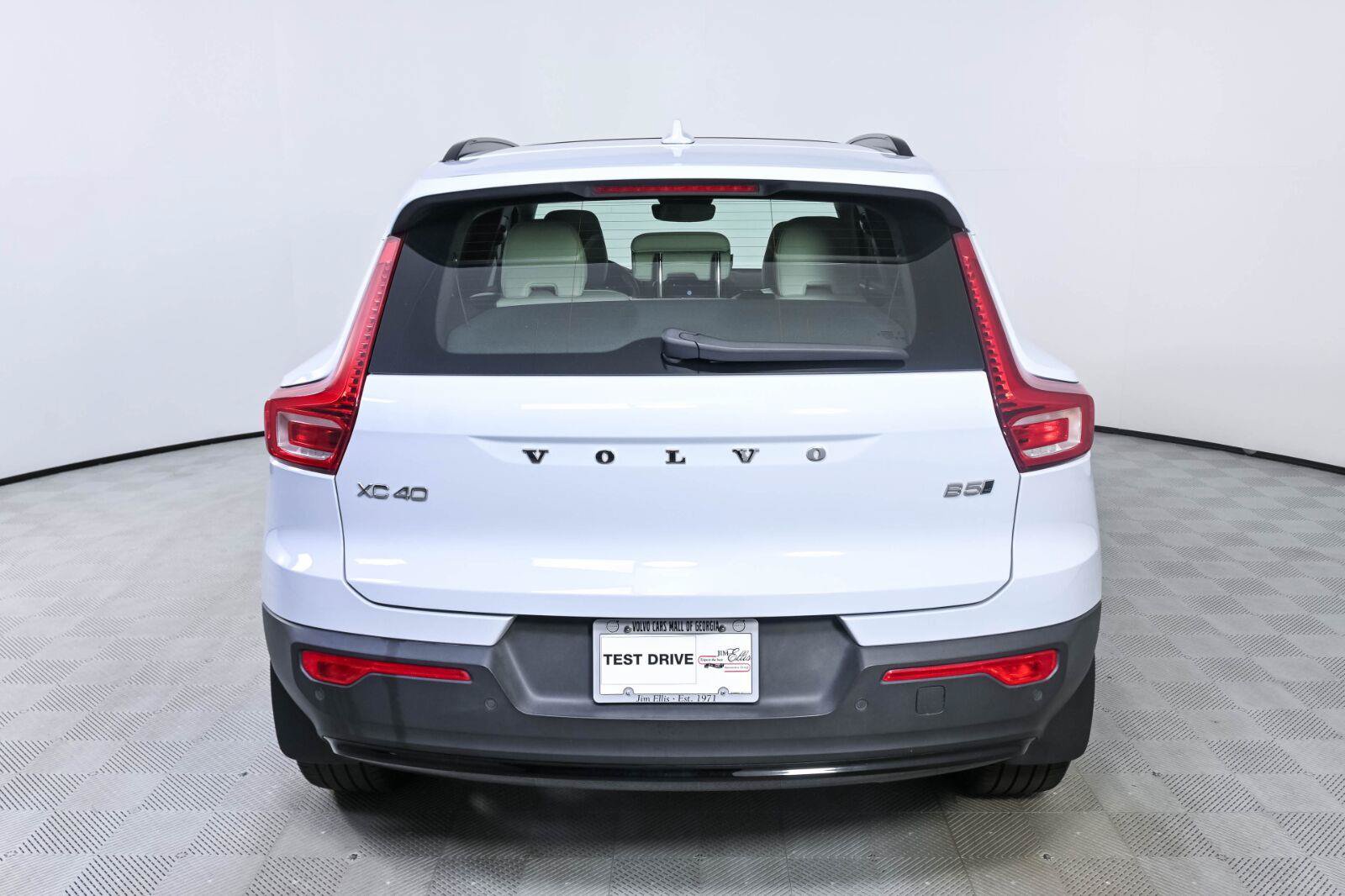 Certified 2024 Volvo XC40 B5 Plus w/ Protection Package Premier AWD/4WD image 28