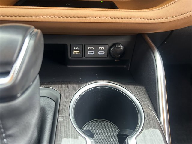 Used 2024 Toyota Highlander Platinum image 18