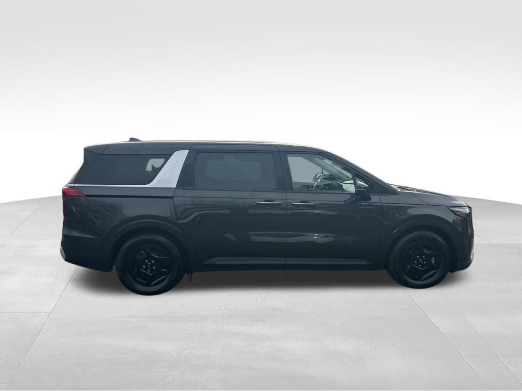 Used 2025 Kia Carnival image 7