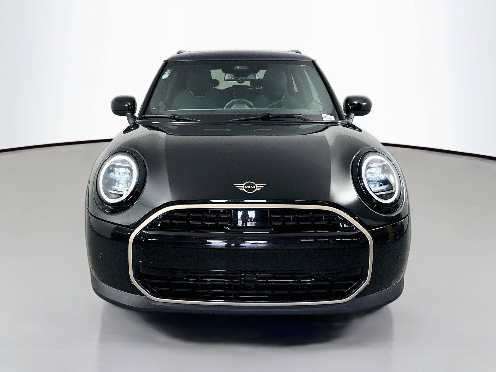 Used 2025 MINI Cooper 2-Door Hardtop FWD image 2