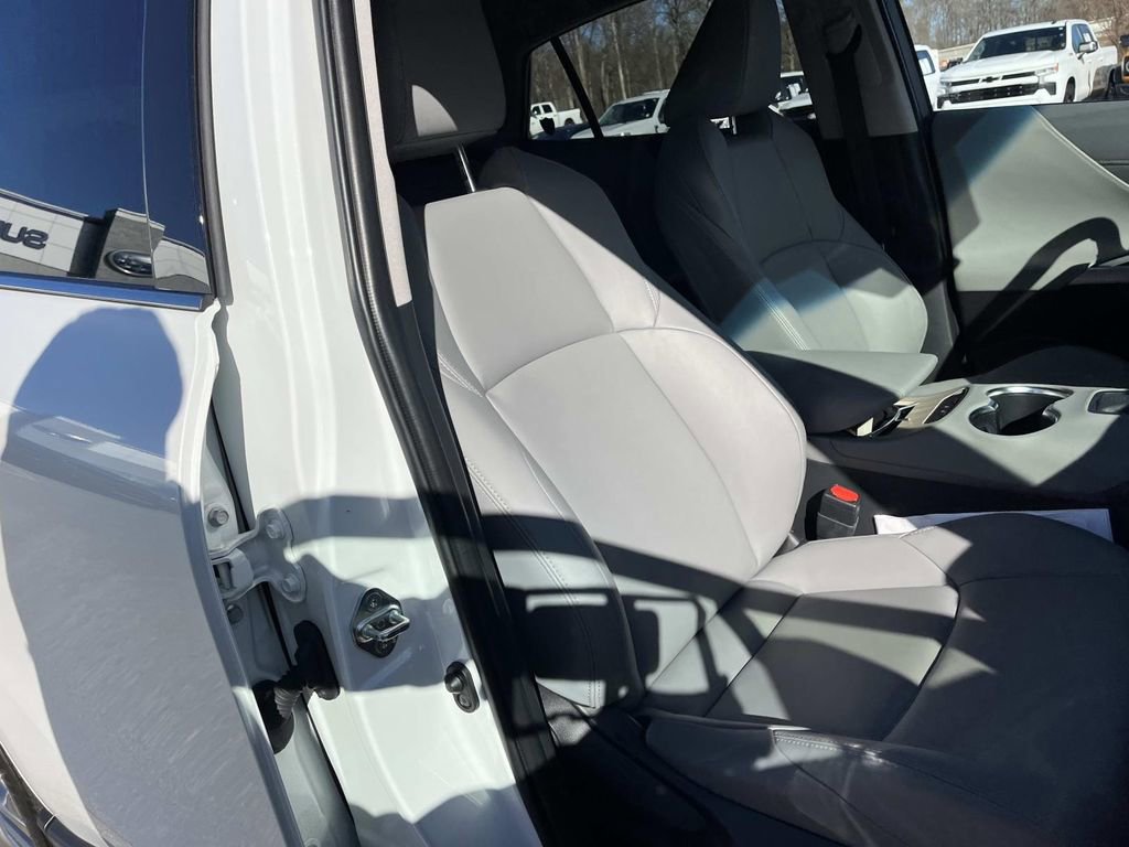 Used 2024 Toyota Venza XLE image 25