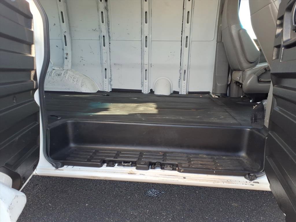 Used 2017 Chevrolet Express 2500 image 9