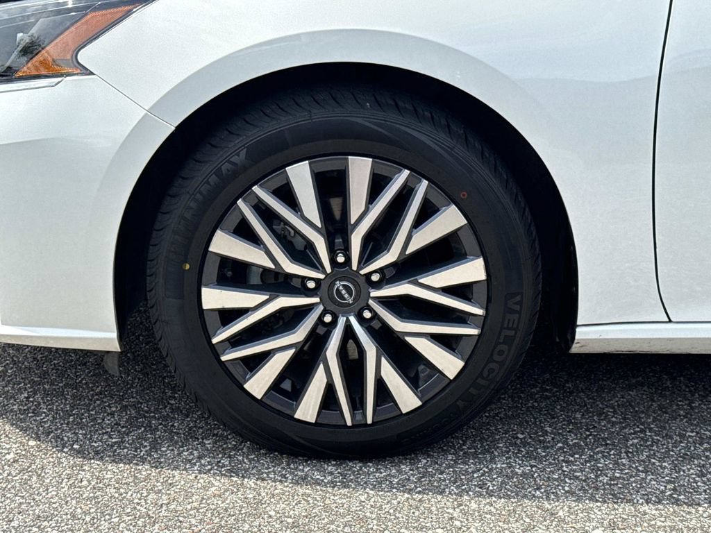 Certified 2024 Nissan Altima 2.5 SV AWD/4WD image 11