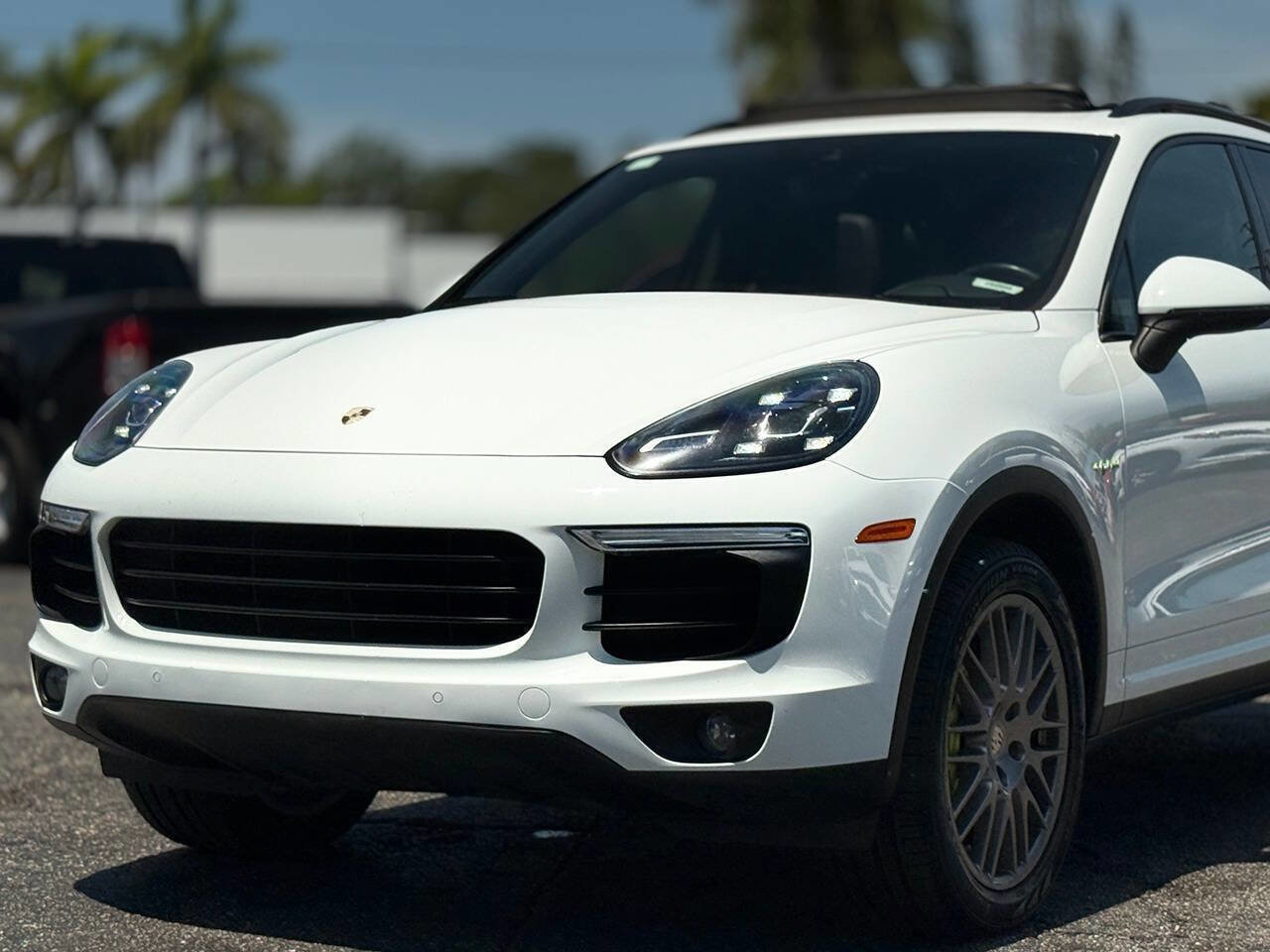 Used 2016 Porsche Cayenne S AWD/4WD image 2