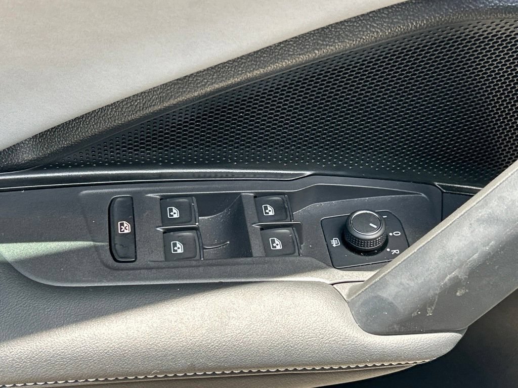 Used 2025 Volkswagen Tiguan SE R-Line AWD/4WD image 19