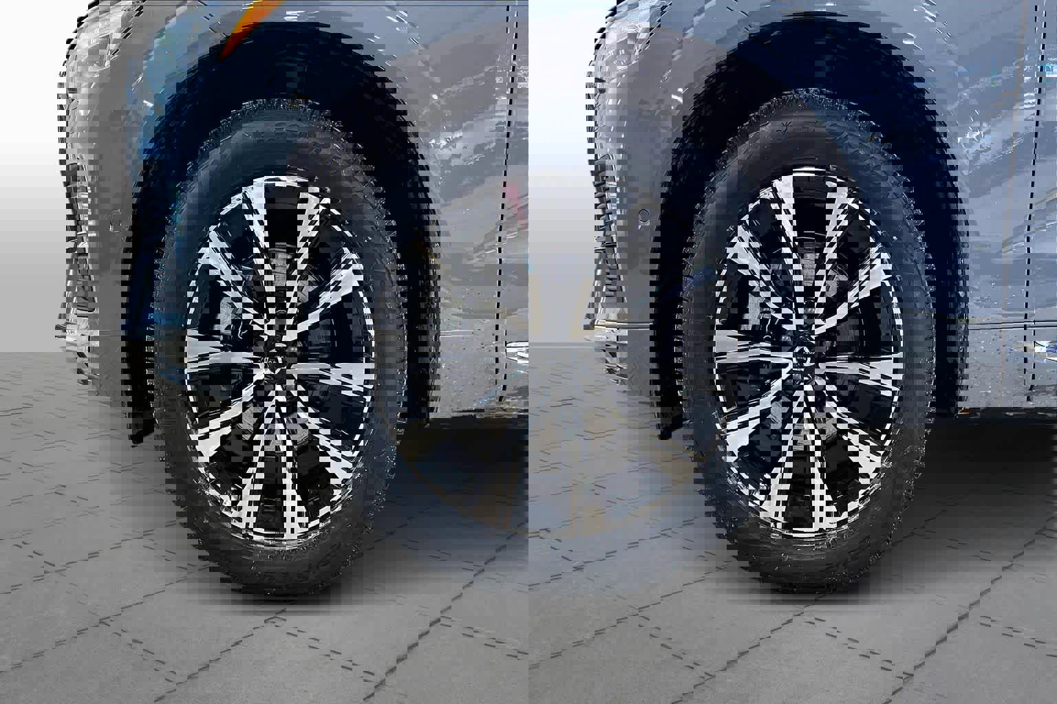 Used 2023 Volvo XC60 B5 Plus w/ Climate Package image 11