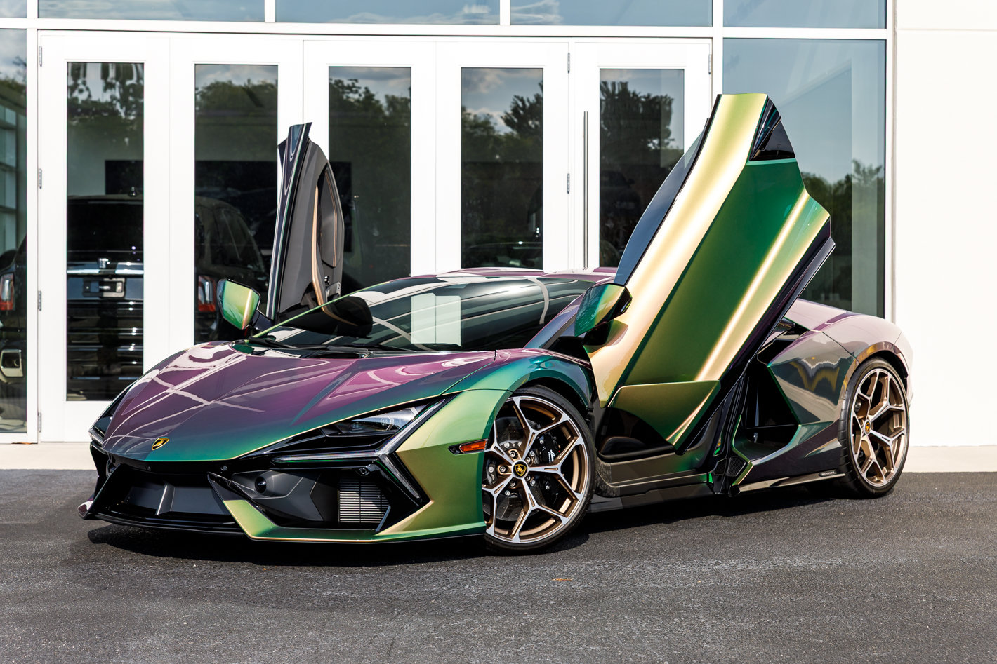 Used 2024 Lamborghini Revuelto AWD/4WD image 3