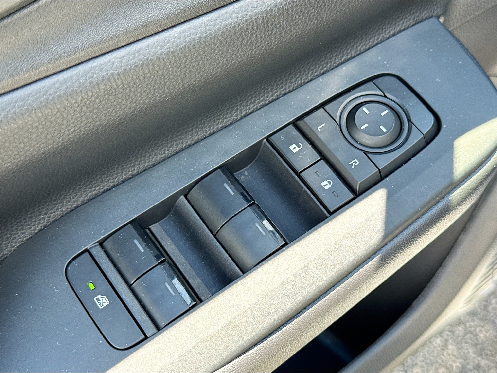 Used 2026 Toyota Prius Plug-In Hybrid FWD image 8