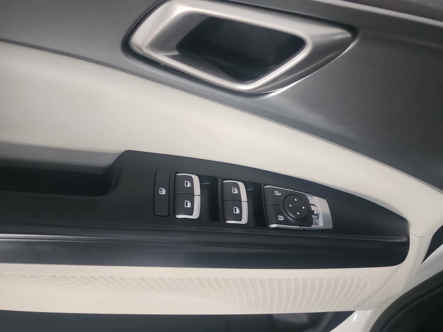 Used 2024 Kia Carnival LX FWD image 16