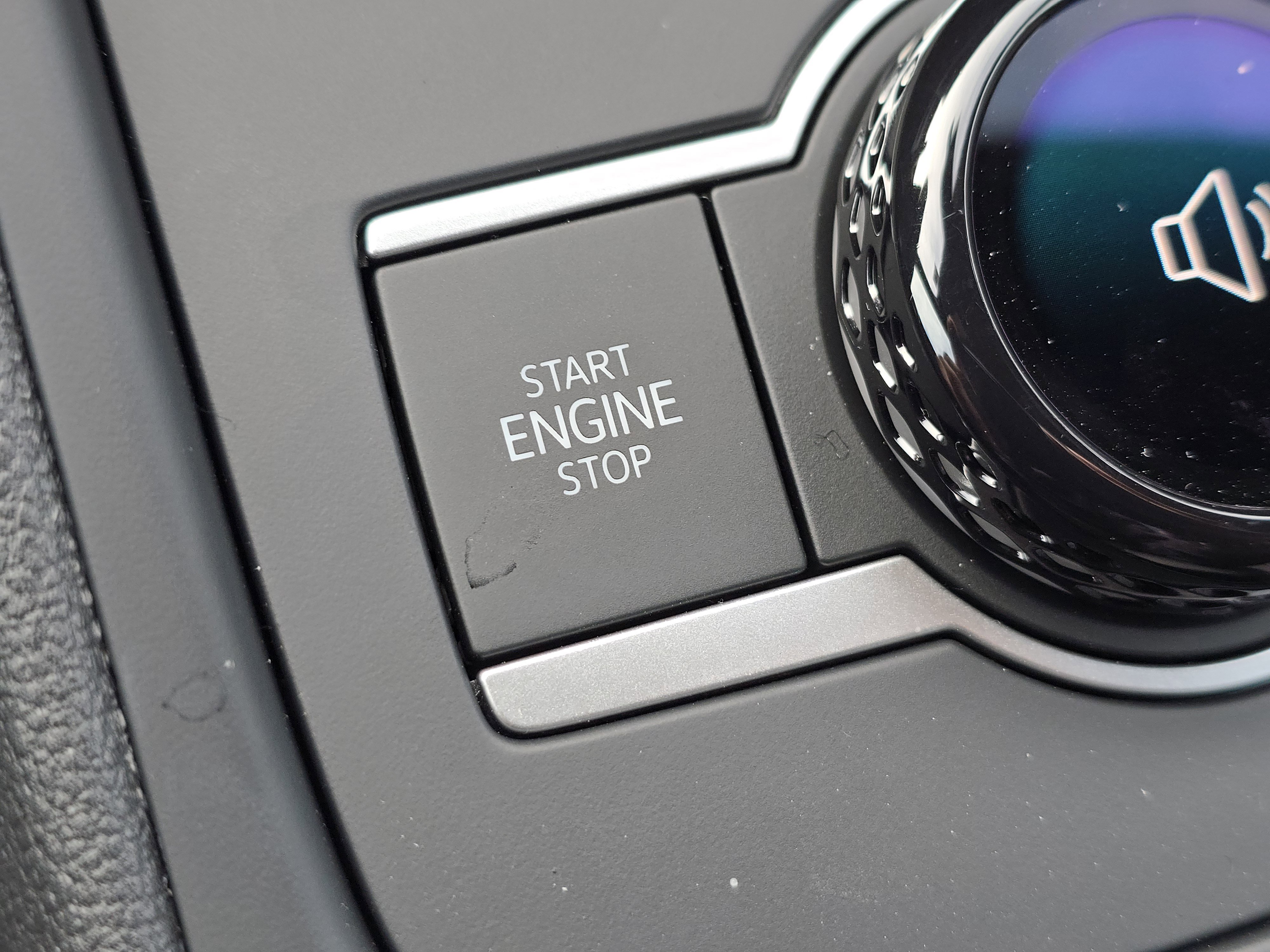 New 2026 Volkswagen Tiguan SE R-Line image 25