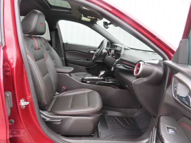 Used 2024 Chevrolet Trax RS w/ Sunroof Package FWD image 26
