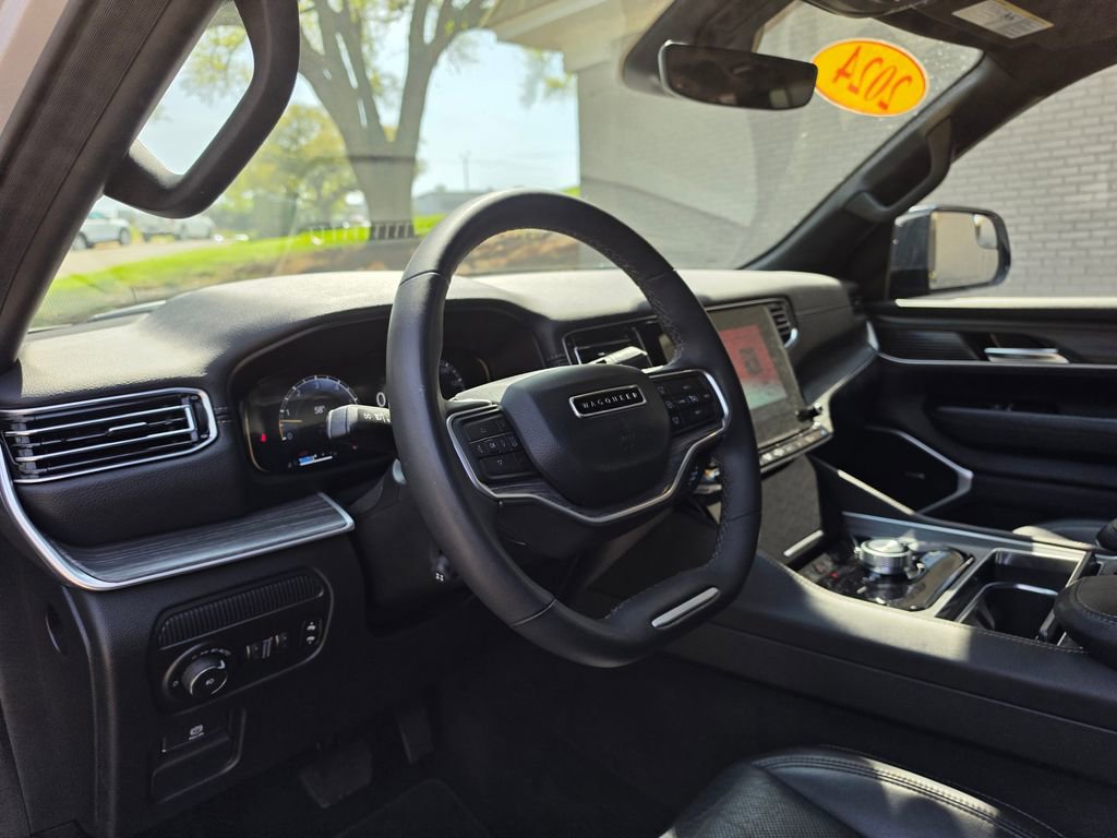 Used 2024 Jeep Wagoneer L Series II image 29
